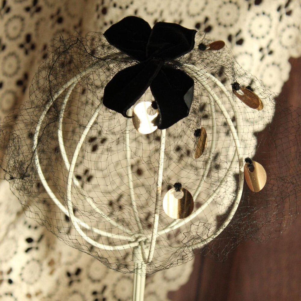 Vintage 1950s Veil Fascinator, Black Birdcage Netting Velvet Bow and Sequins - Picture 6 of 12